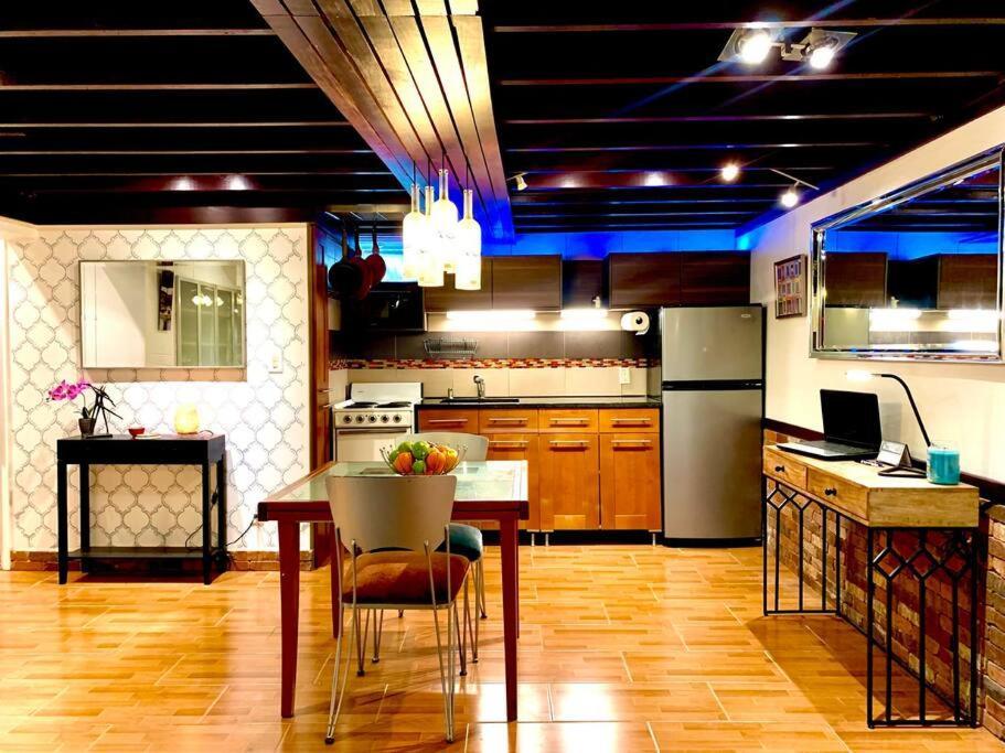 Live In This Iconic East Side Lower Level Unit Πρόβιντενς Εξωτερικό φωτογραφία